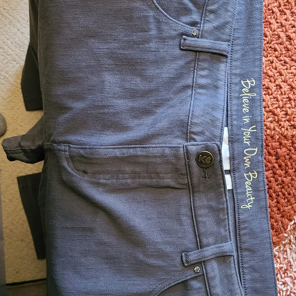 Belle by Kim Gravel Flexibelle 5 pocket boot cut jeans - never worn - Size26W